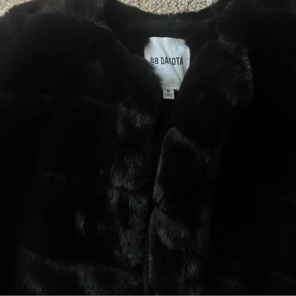 Gorgeous BB Dakota faux fur jacket - Picture 2 of 3
